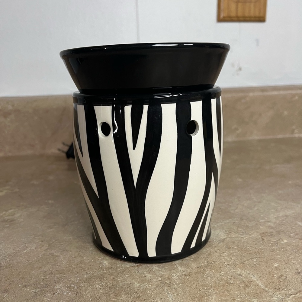 Scentsy Zebra Striped Wax Warmer